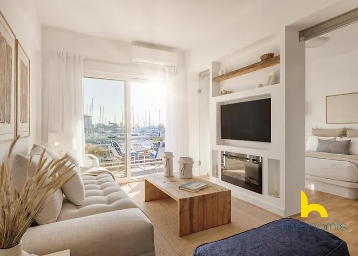 Marina View Haven - King Beds And Cosy Fireplace